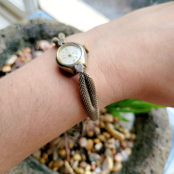 Vintage Services 5 Jewels Gold & Silver Dainty Classic Watch - Picture 7 of 9